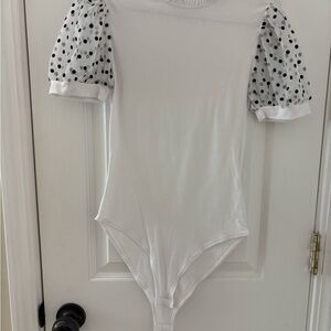 🟩3/$15 White Puff Sleeve Bodysuit with Polka Dot Detail